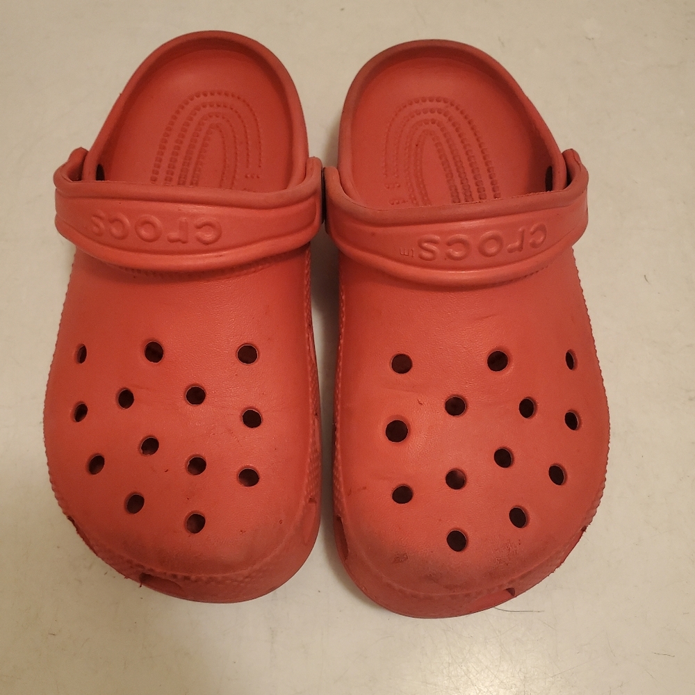 CROCS Kids Red Clogs KIDS SIZE 2